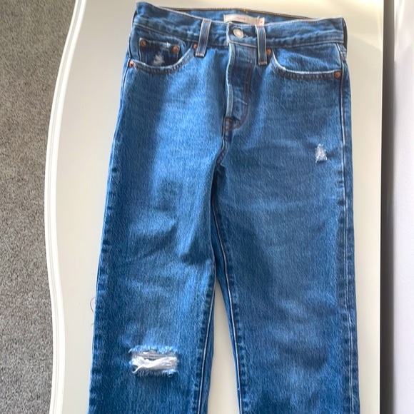 Women’s Levi’s Wedgie Straight with Frayed Hem and Button Fly - Picture 2 of 4